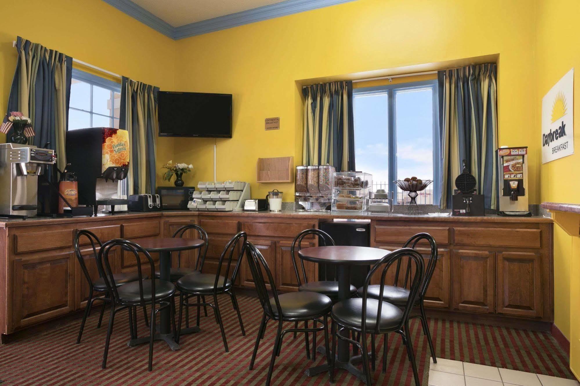 Days Inn By Wyndham Liberty/Ne Kansas City Екстер'єр фото